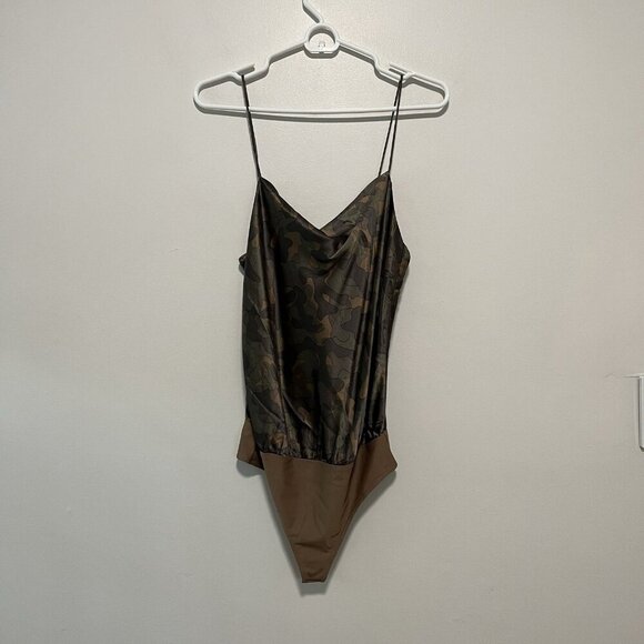 Cami NYC NWT Axel Green Camo Silk Bodysuit Size Small - Picture 4 of 10